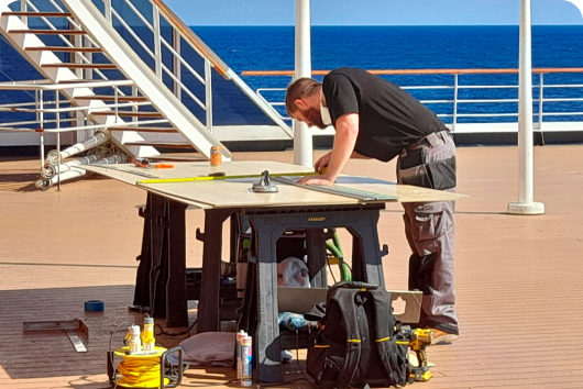 installing-boat-propeller (1)